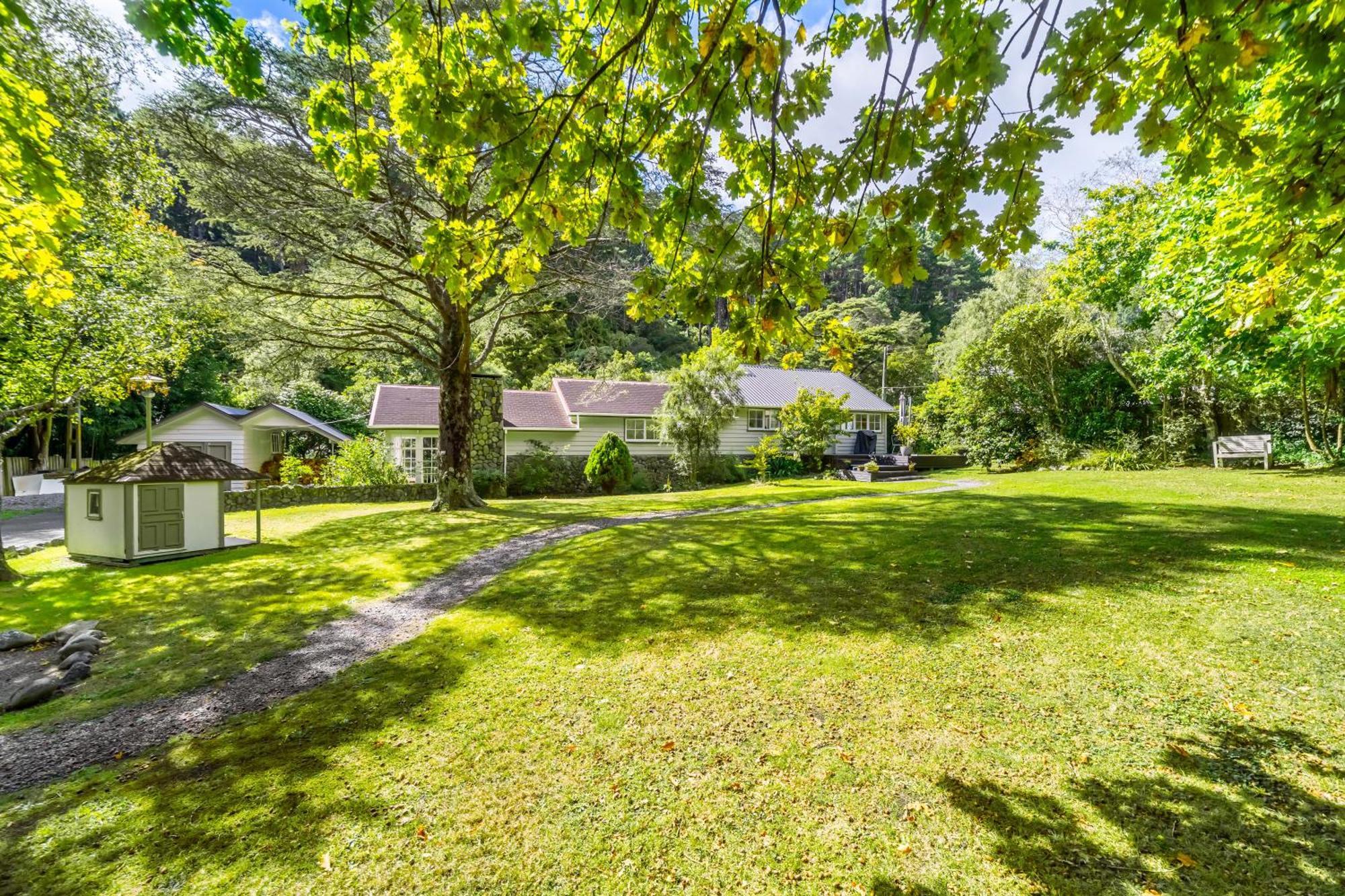 Pinehaven Cottage Upper Hutt Exterior photo